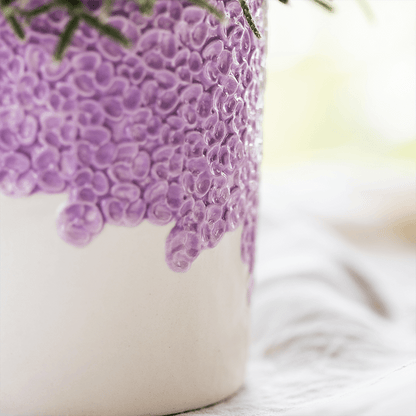 Violette Vienna Orchidee im Bloom Übertopf Ø9cm – blühende Zimmerpflanze frisch vom Züchter – kompakte Orchidee mit 2-3 kräftigen Stielen